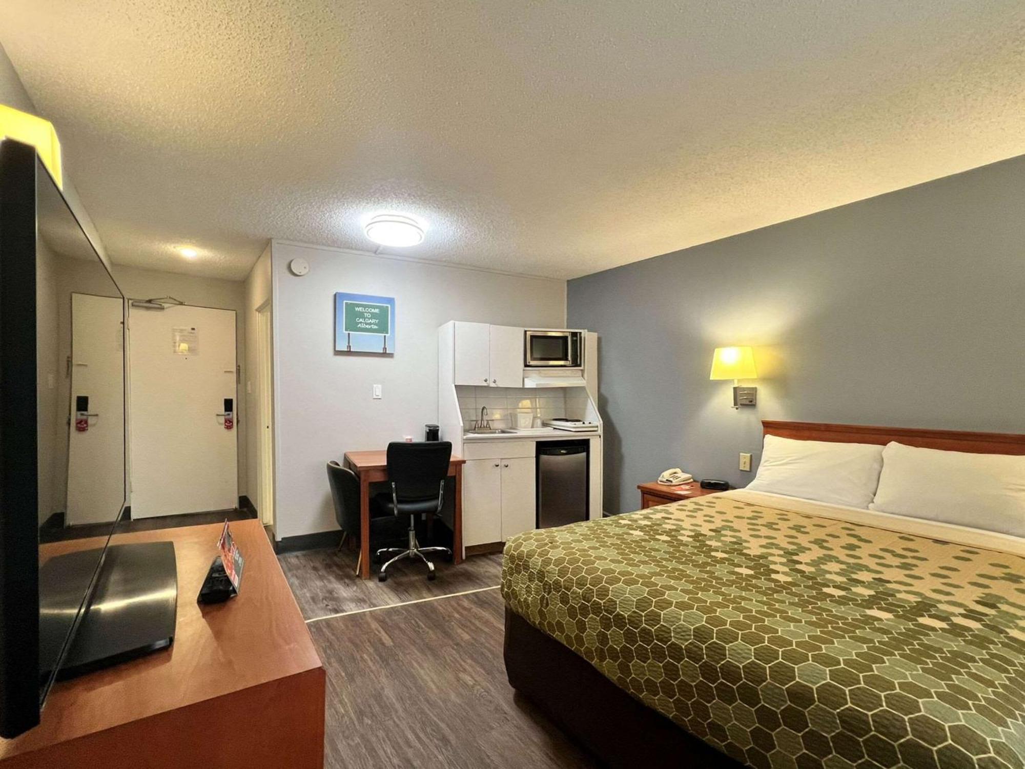 Econo Lodge Motel Village YYC Exteriör bild