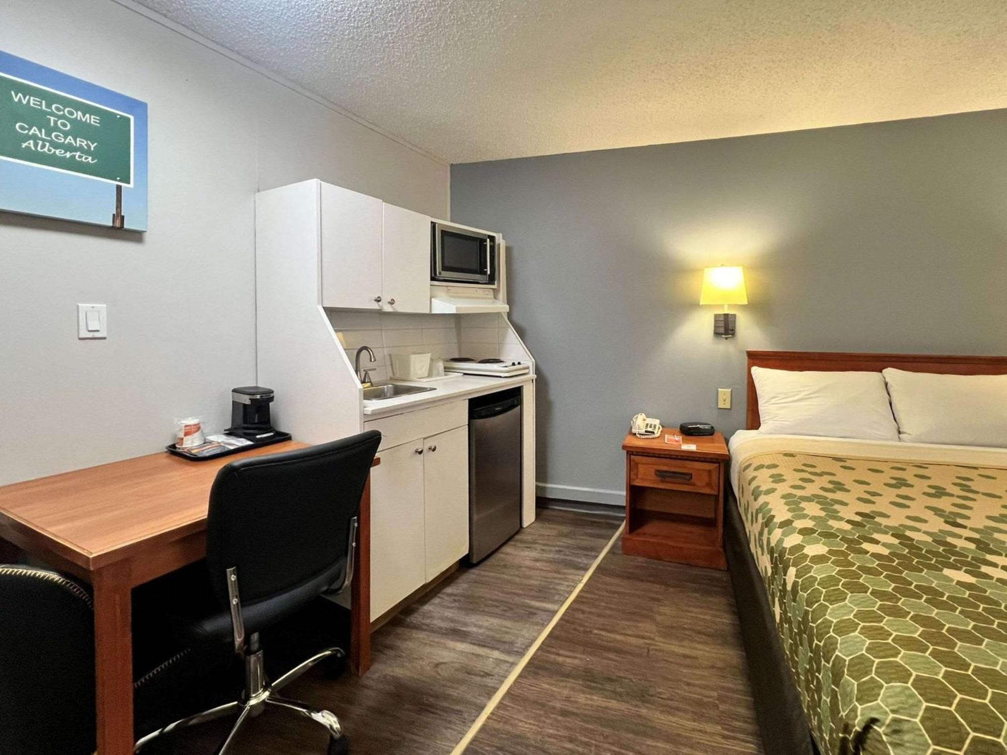 Econo Lodge Motel Village YYC Exteriör bild