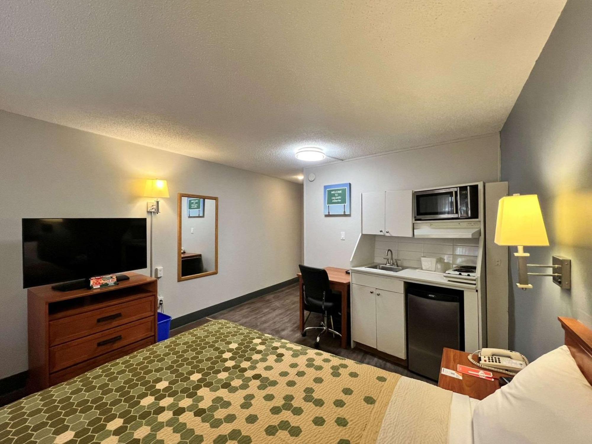 Econo Lodge Motel Village YYC Exteriör bild